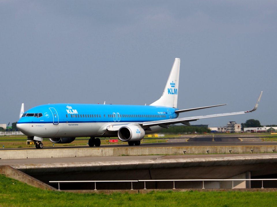 PH-BXT KLM Royal Dutch Airlines Boeing 737-9K2(WL) taxiing 14july2013 pic1