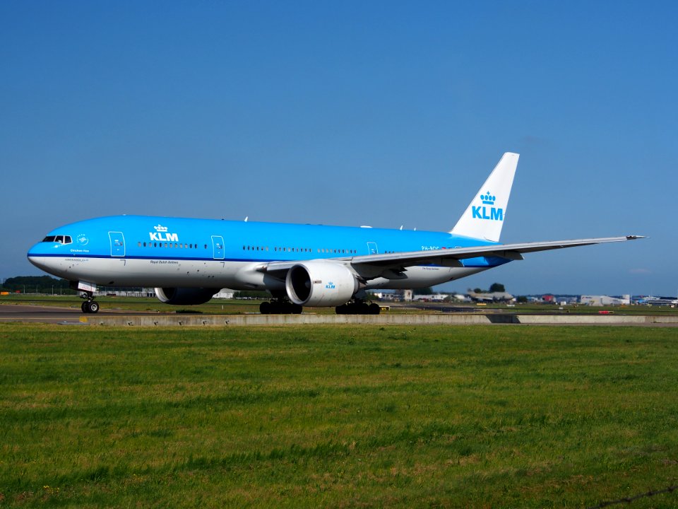 PH-BQC KLM Royal Dutch Airlines Boeing 777-206(ER) - cn 29397 taxiing 18july2013 pic2