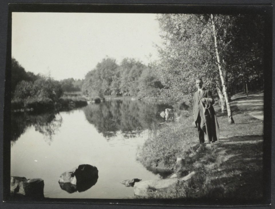 Philips Visser bij een rivier, Bestanddeelnr 17 23