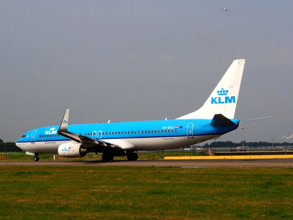 PH-BXZ KLM Royal Dutch Airlines Boeing 737-8K2(WL) taxiing 14july2013 pic4