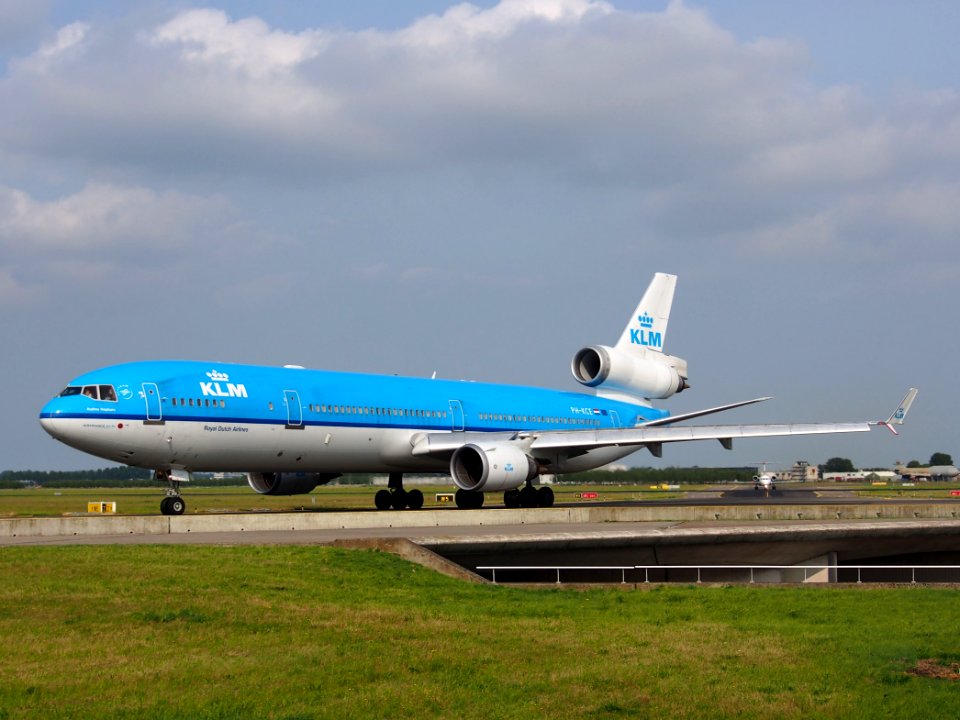 PH-KCE KLM Royal Dutch Airlines KLM, McDonnell Douglas MD11 cn 48559, taxiing 14july2013 pic2