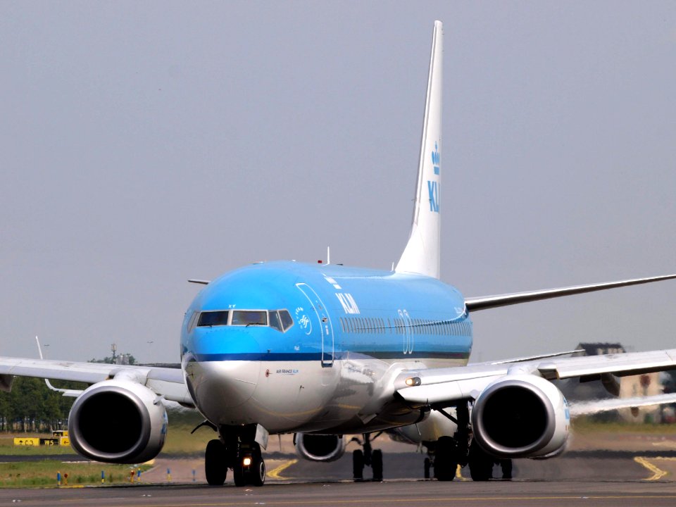 PH-BXY KLM Royal Dutch Airlines Boeing 737-8K2(WL) - cn 30372 taxiing 14july2013 pic1