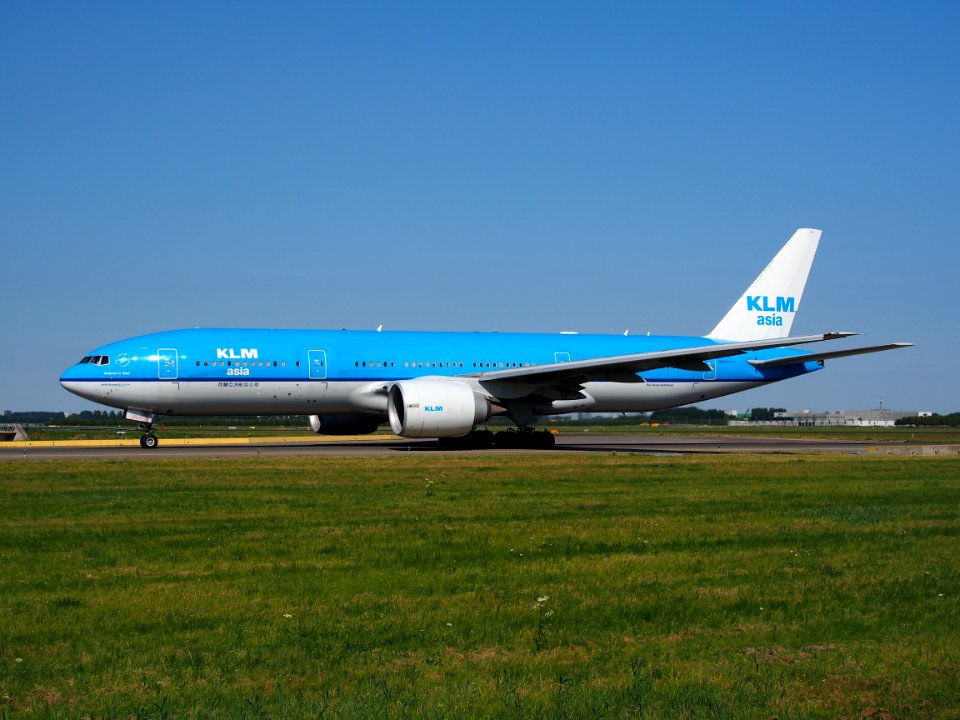 PH-BQH KLM Royal Dutch Airlines Boeing 777-206(ER) - cn 32705, taxiing 21july2013 pic-003