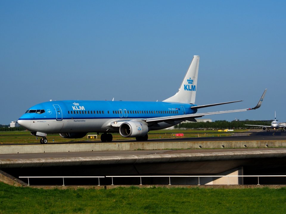 PH-BXH KLM Royal Dutch Airlines Boeing 737-8K2(WL) - cn 29597 taxiing 18july2013 pic-001