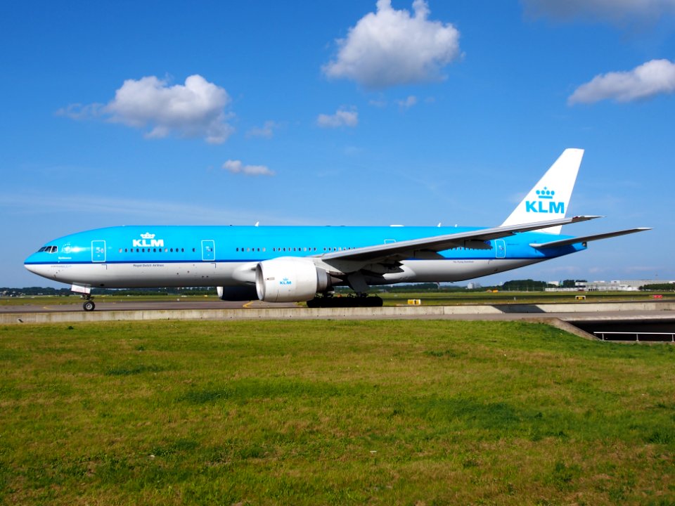 PH-BQE KLM Royal Dutch Airlines Boeing 777-206(ER) - cn 28691 taxiing 19july2013 pic-006