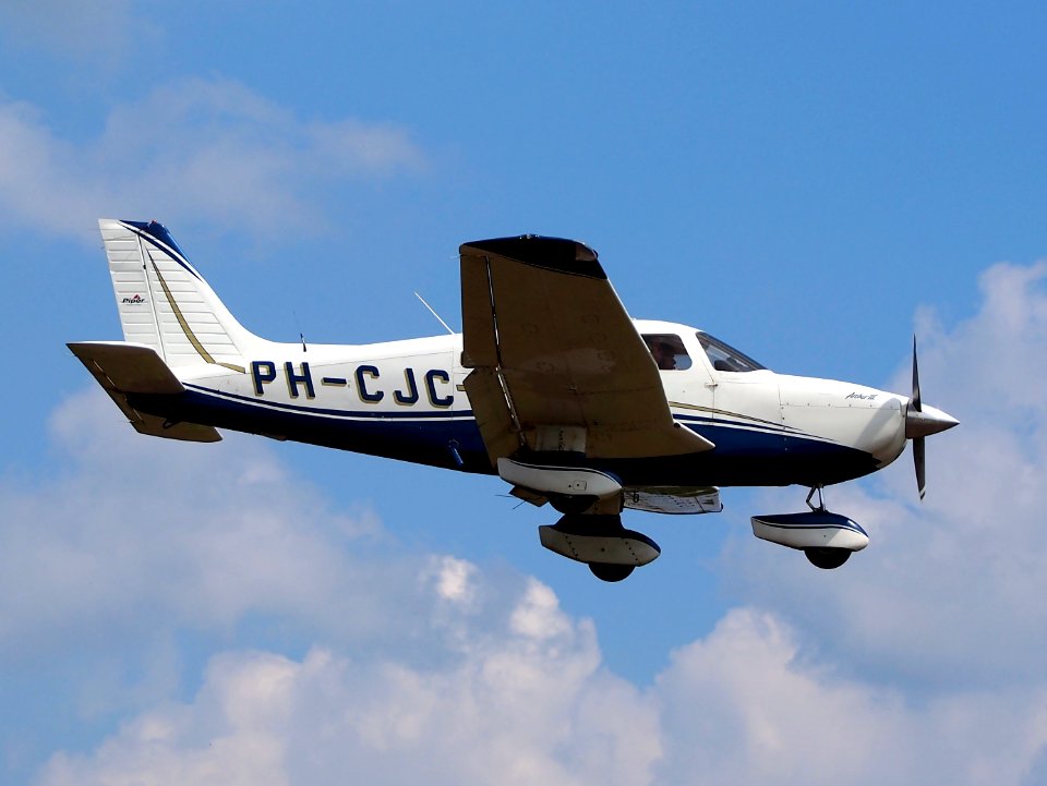 PH-CJC Piper PA-28-181 Archer III at Hilversum Airport (ICAO EHHV), photo2