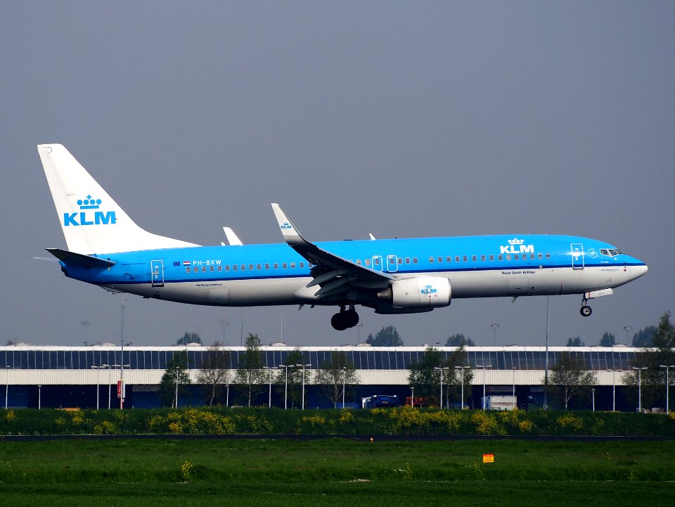 PH-BXW landing at Schiphol (AMS - EHAM), The Netherlands, pic