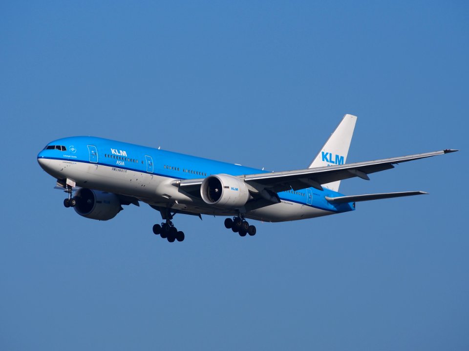 PH-BQL KLM Royal Dutch Airlines Boeing 777-206(ER), landing at Schiphol (AMS - EHAM), Netherlands, pic1