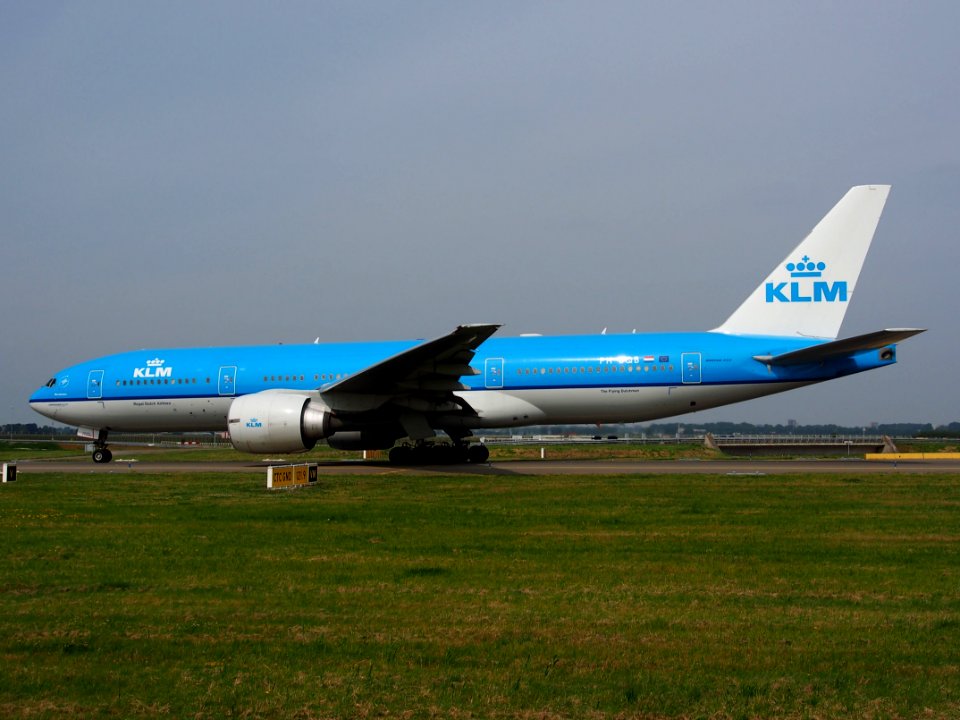PH-BQB KLM Royal Dutch Airlines Boeing 777-206(ER) taxiing 13july 2013 pic8