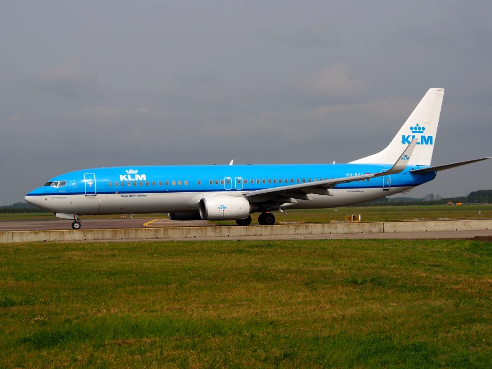 PH-BXU KLM Royal Dutch Airlines Boeing 737-8BK(WL) - cn 33028 taxiing 14july2013 pic2