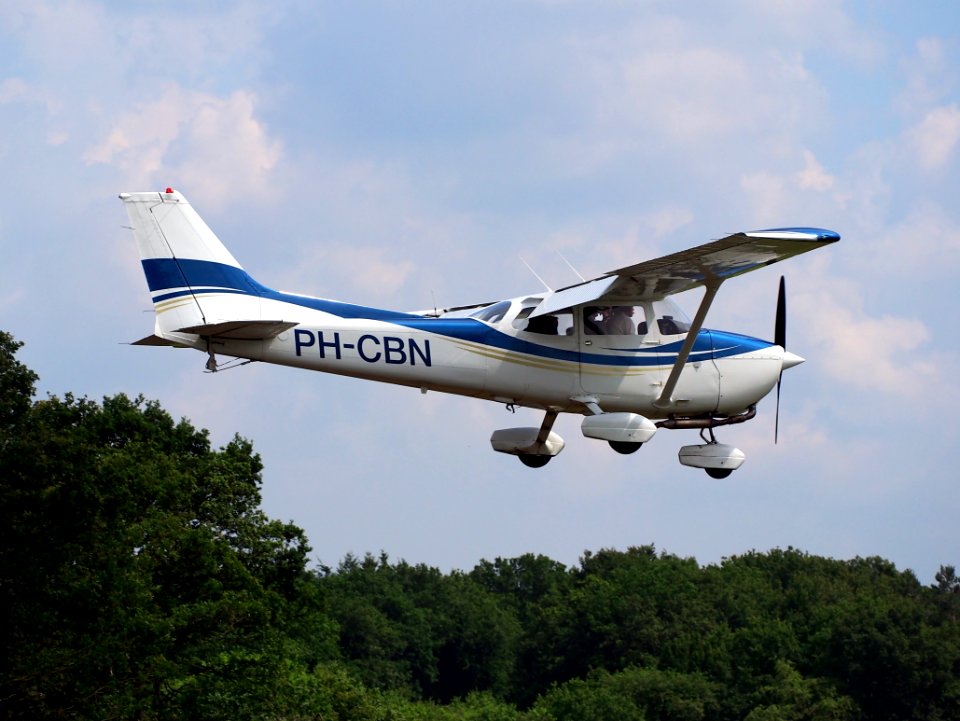 PH-CBN Reims F172N at Hilversum Airport (ICAO EHHV), photo5