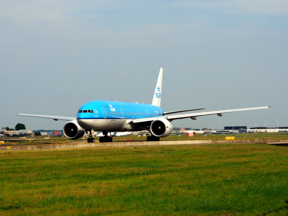 PH-BQP KLM Royal Dutch Airlines Boeing 777-206(ER) - cn 32721, taxiing 22july2013 pic-001