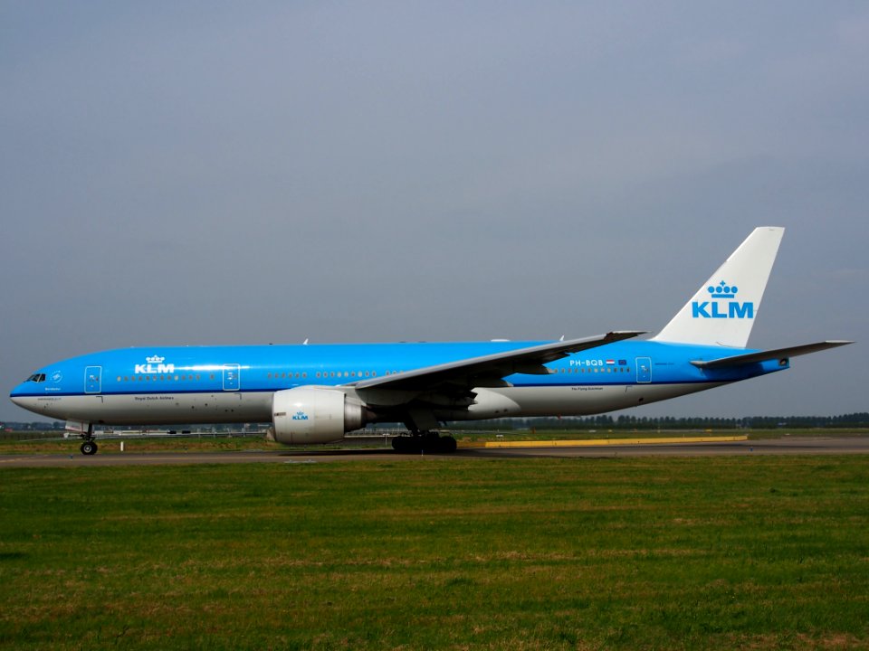 PH-BQB KLM Royal Dutch Airlines Boeing 777-206(ER) taxiing 13july 2013 pic7