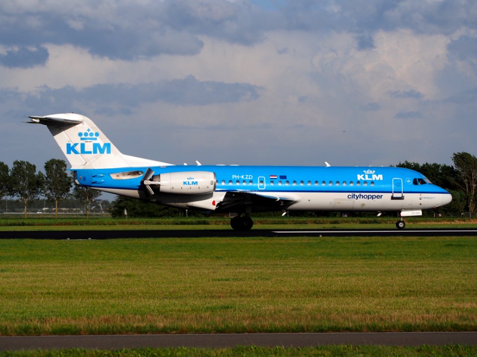 PH-KZD KLM Cityhopper Fokker F70 - cn 11582, 11Aug2014, landing with cross-winds at Schiphol (AMS - EHAM), The Netherlands, pic3