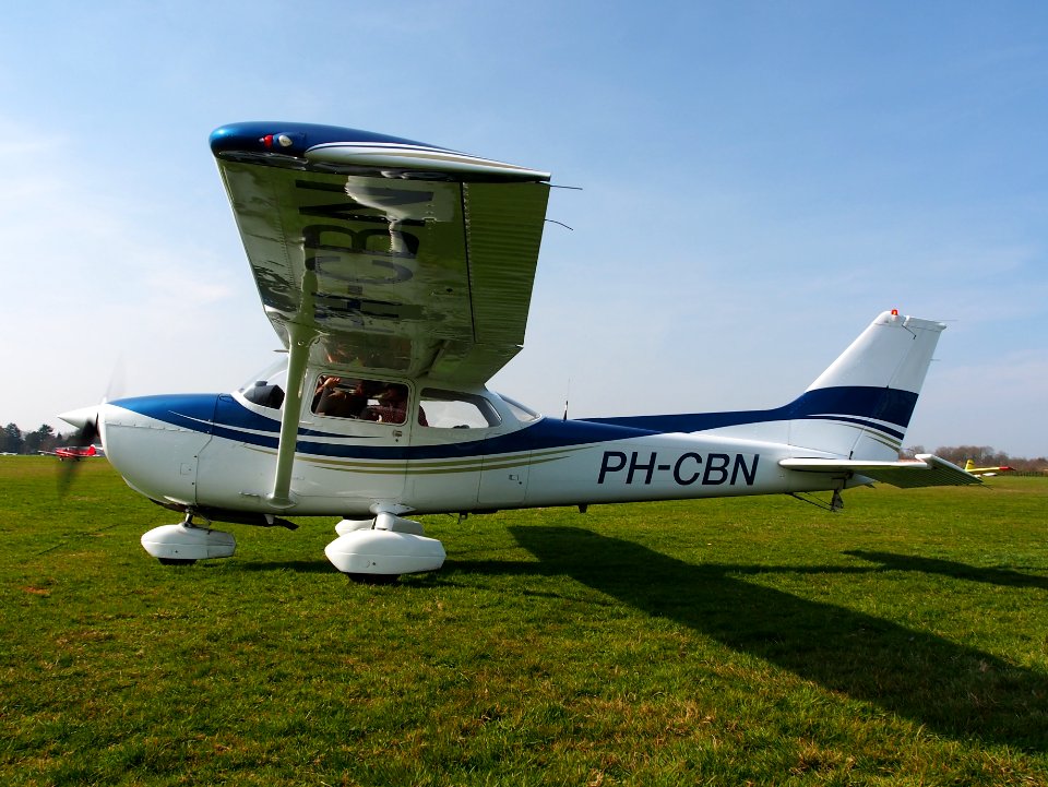 PH-CBN, Reims F172N Skyhawk taxiing at Hilversum Airport (ICAO EHHV), photo8