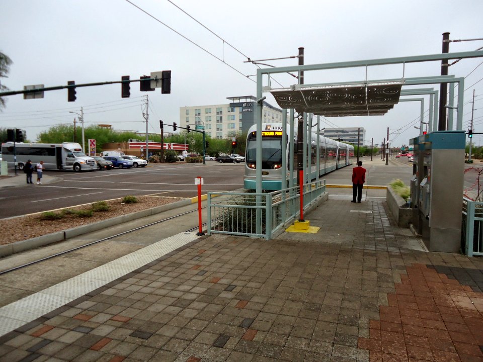 Phoenix Valley Metro light rail train approaching station