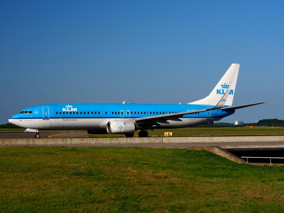 PH-BXH KLM Royal Dutch Airlines Boeing 737-8K2(WL) - cn 29597 taxiing 18july2013 pic-002