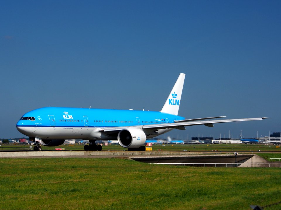 PH-BQC KLM Royal Dutch Airlines Boeing 777-206(ER) - cn 29397 taxiing 18july2013 pic1