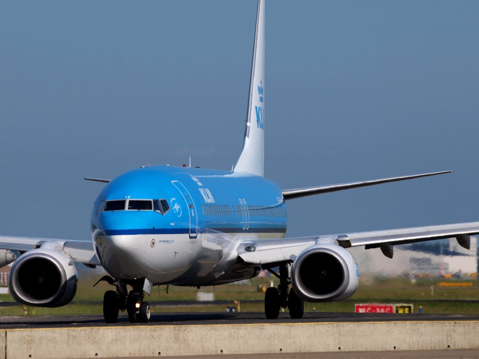 PH-BXE KLM Royal Dutch Airlines Boeing 737-8K2(WL) - cn 29595 taxiing 18july2013 pic-002