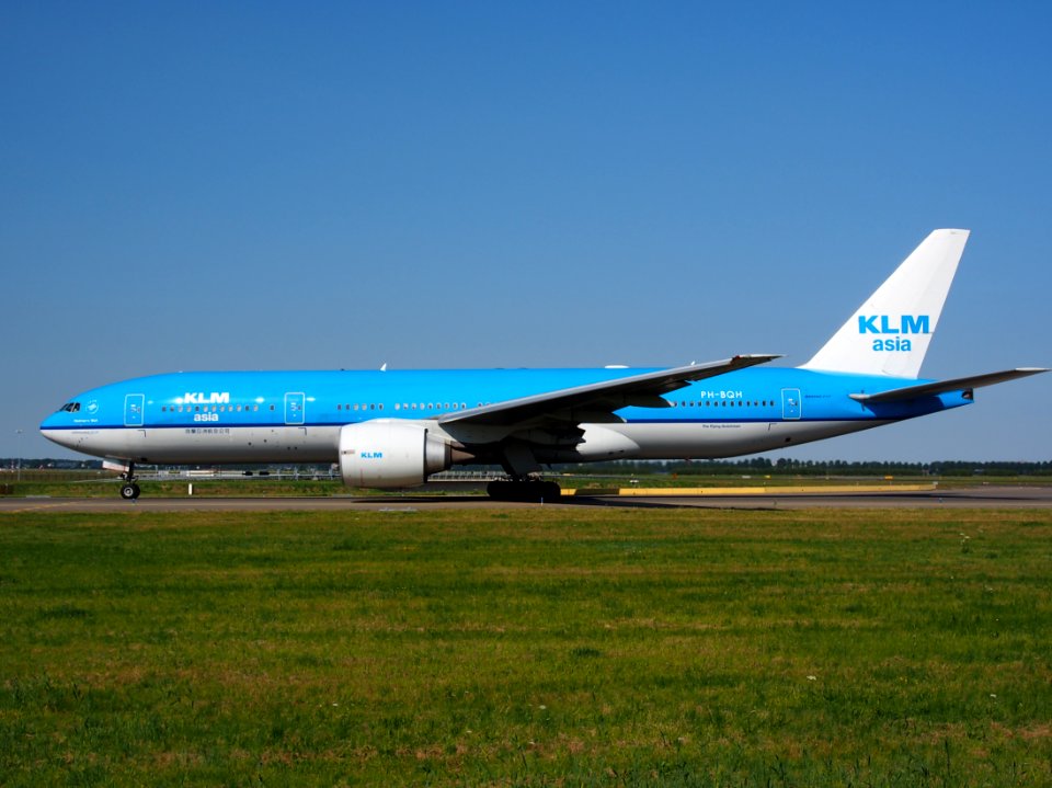 PH-BQH KLM Royal Dutch Airlines Boeing 777-206(ER) - cn 32705, taxiing 21july2013 pic-004