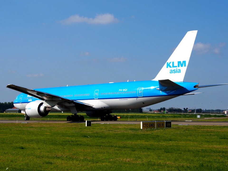 PH-BQI KLM Royal Dutch Airlines Boeing 777-206(ER) - cn 33714 taxiing 18july20113 pic-008