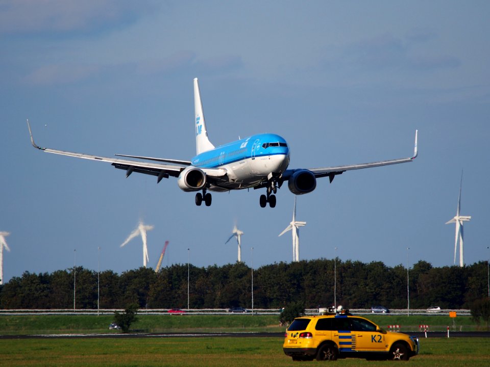 PH-BXH KLM Royal Dutch Airlines Boeing 737-8K2(WL) - cn 29597 landing at Schiphol pic1