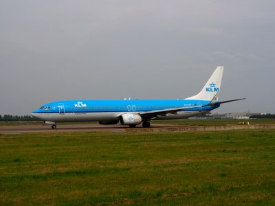 PH-BXT KLM Royal Dutch Airlines Boeing 737-9K2(WL) taxiing 13july2013 pic4