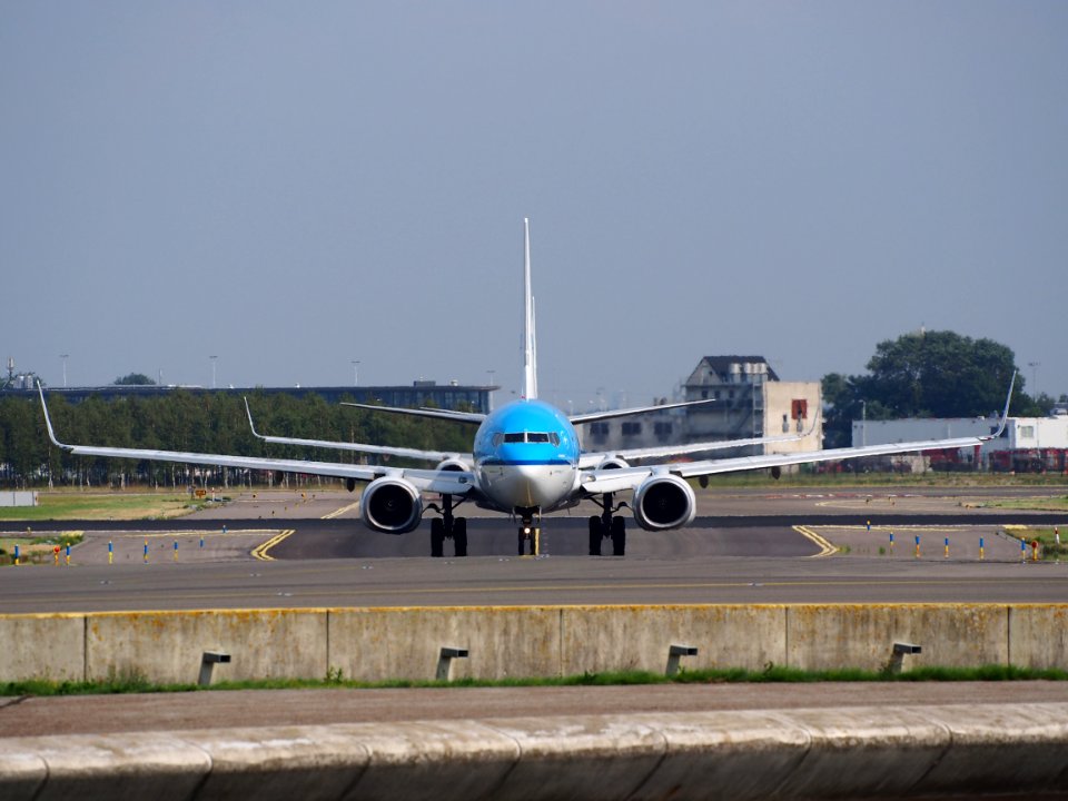 PH-BXI KLM Royal Dutch Airlines Boeing 737-8K2(WL) - cn 30358 taxiing, 25august2013 pic-001