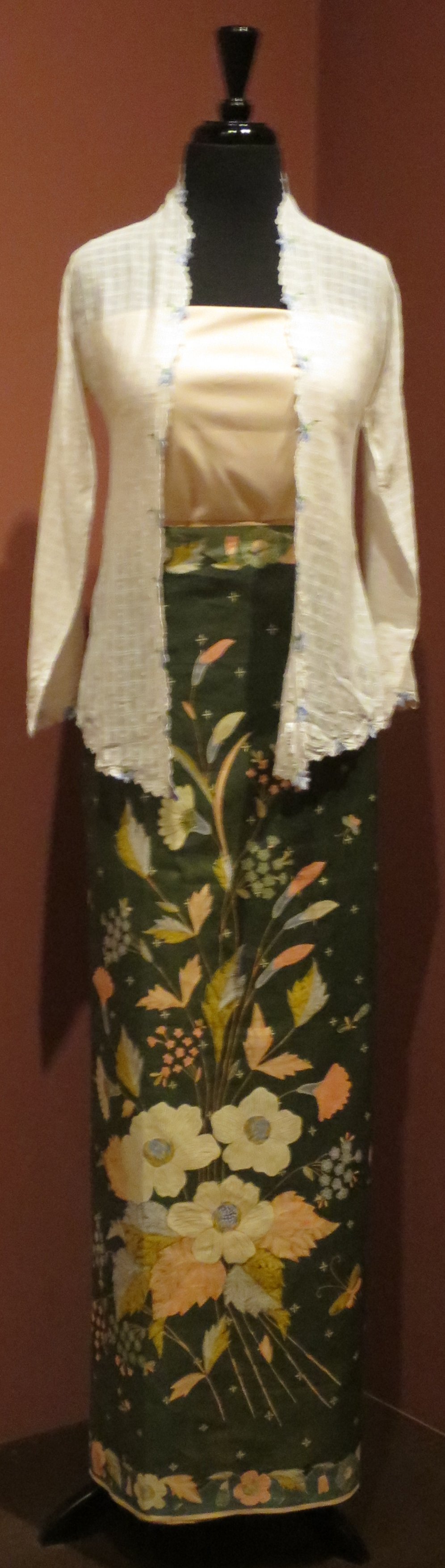 Phoa Tjiang Um 'Sarong from Pekalongan, Indonesia, c. 1940, Honolulu Museum of Art 9698.1