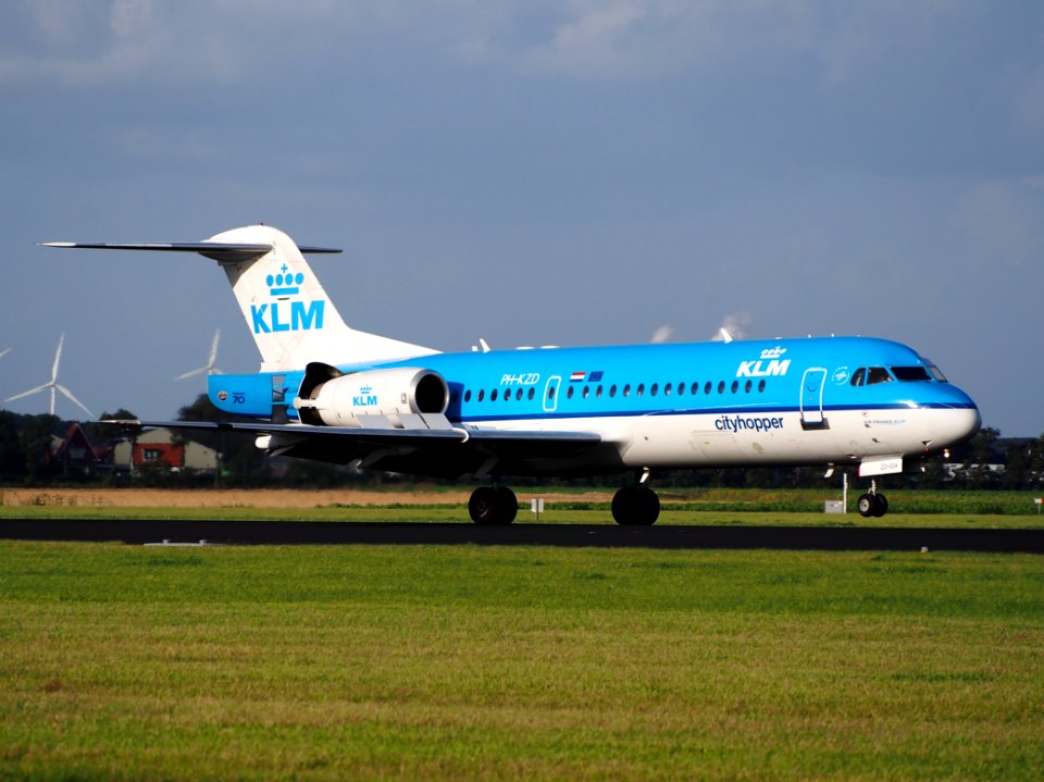 PH-KZD KLM Cityhopper Fokker F70 - cn 11582, 11Aug2014, landing with cross-winds at Schiphol (AMS - EHAM), The Netherlands, pic2