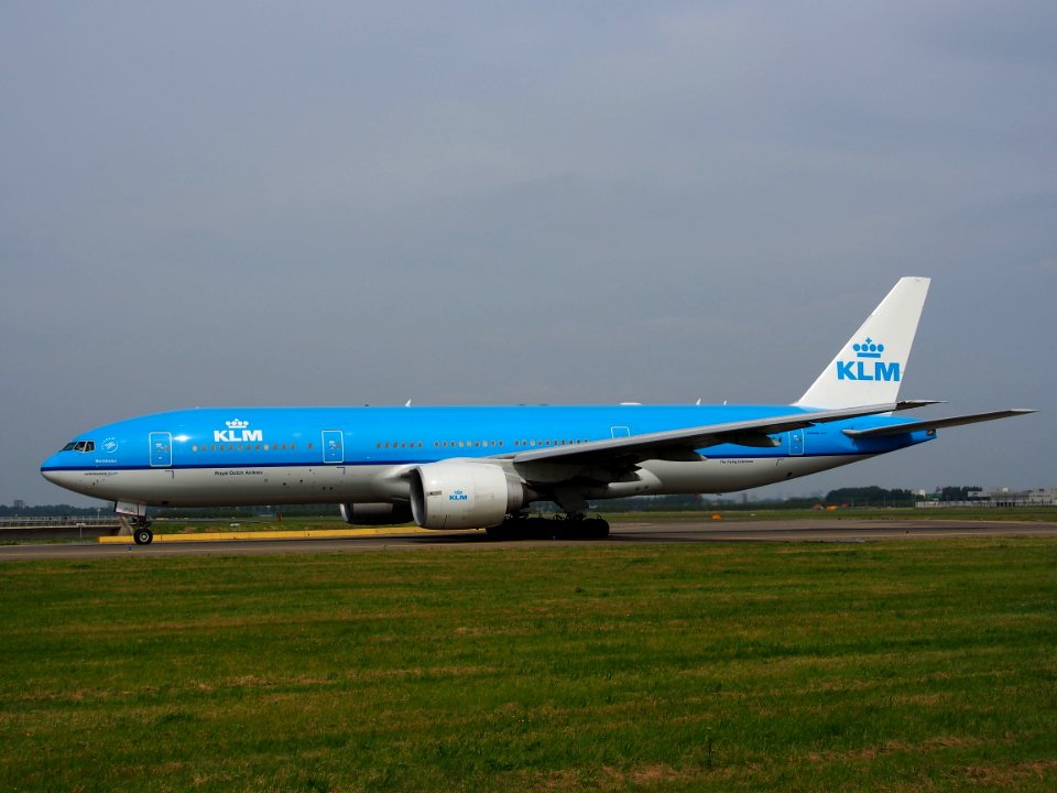 PH-BQB KLM Royal Dutch Airlines Boeing 777-206(ER) taxiing 13july 2013 pic6