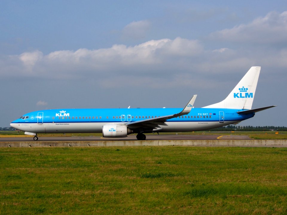 PH-BXT KLM Royal Dutch Airlines Boeing 737-9K2(WL) taxiing 14july2013 pic3
