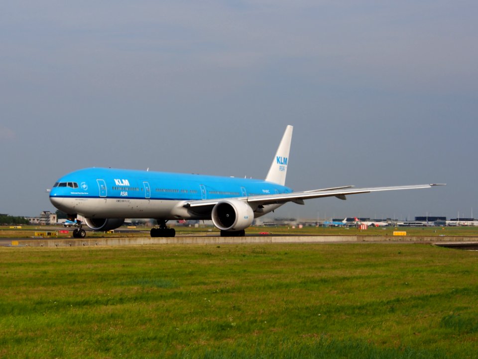 PH-BVC KLM Royal Dutch Airlines Boeing 777-306(ER) - cn 37582 taxiing 22july2013 pic-083