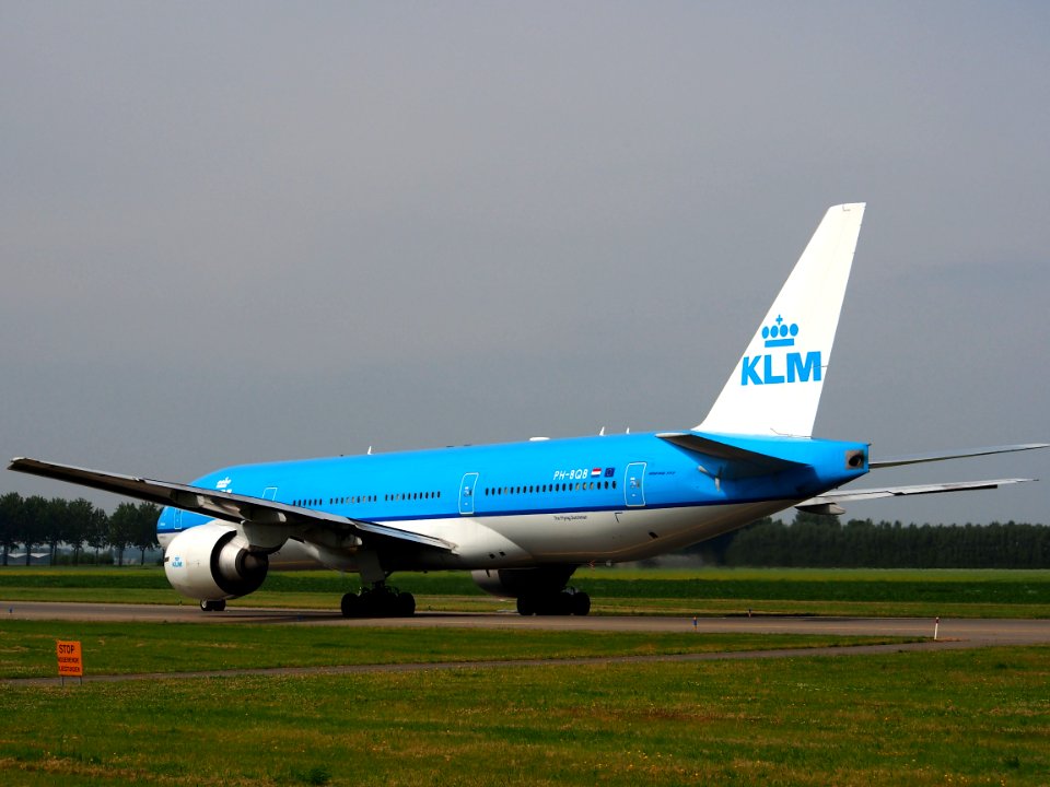 PH-BQB KLM Royal Dutch Airlines Boeing 777-206(ER) taxiing 13july 2013 picA