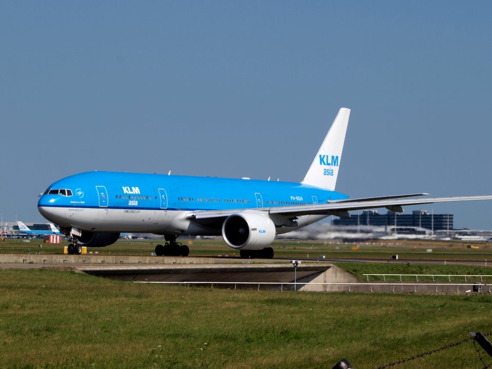 PH-BQH KLM Royal Dutch Airlines Boeing 777-206(ER) - cn 32705, taxiing 21july2013 pic-001