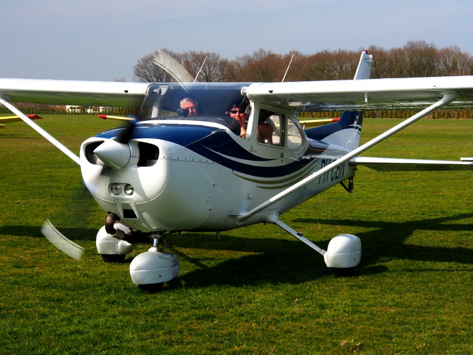 PH-CBN, Reims F172N Skyhawk taxiing at Hilversum Airport (ICAO EHHV), photo6