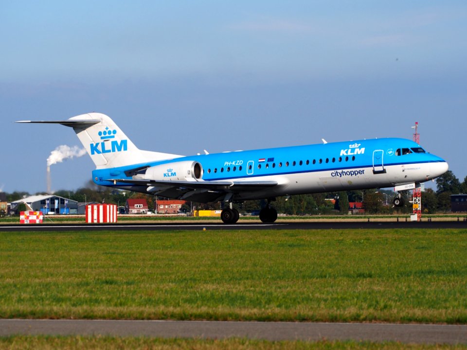 PH-KZD KLM Cityhopper Fokker F70 - cn 11582 landing pic2