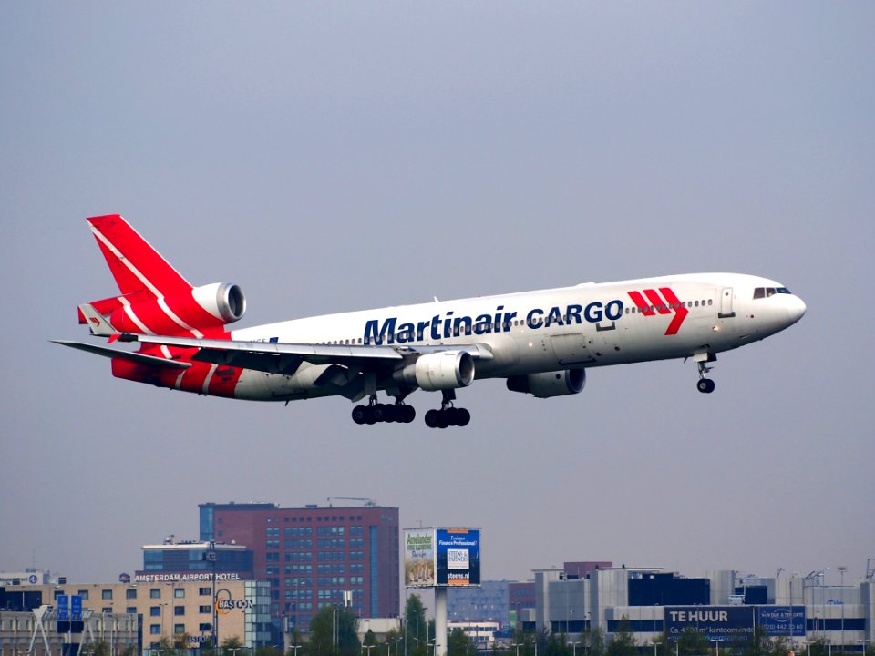 PH-MCS landing at Schiphol (AMS - EHAM), The Netherlands, pic2
