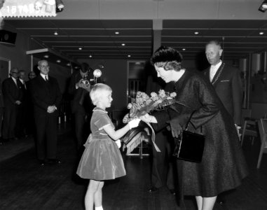 Prinses Beatrix in Concerthuis te Assen Middagprogramma voor de Drentse jeugd b, Bestanddeelnr 915-7455