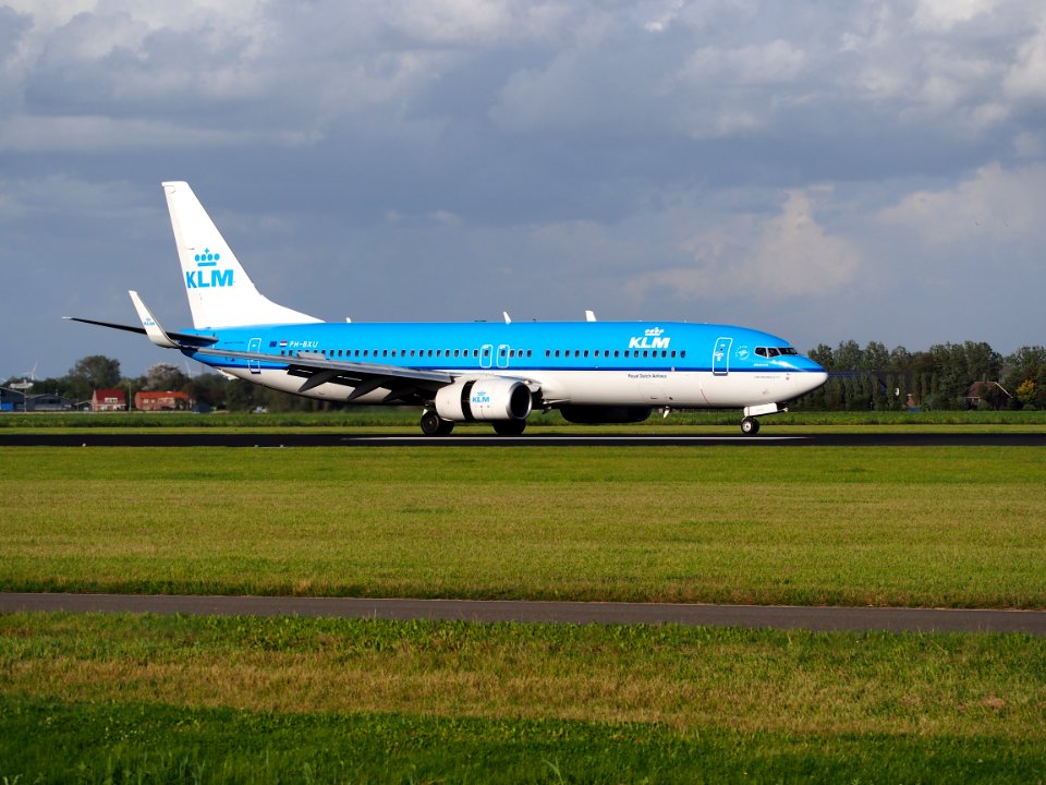 PH-BXU KLM Boeing 737-800, 11Aug2014, landing at Schiphol (AMS - EHAM), The Netherlands, pic2