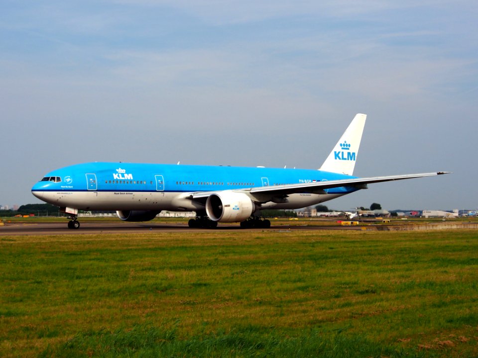 PH-BQP KLM Royal Dutch Airlines Boeing 777-206(ER) - cn 32721, taxiing 22july2013 pic-004