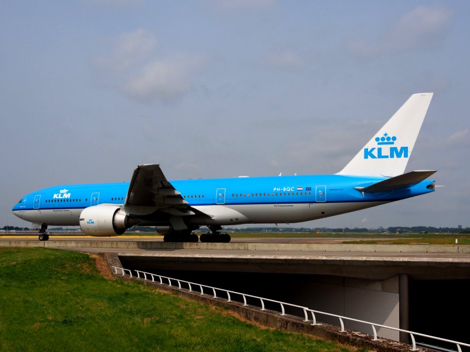 PH-BQC KLM Royal Dutch Airlines Boeing 777-206(ER) - cn 29397 taxiing 14july2013 pic4