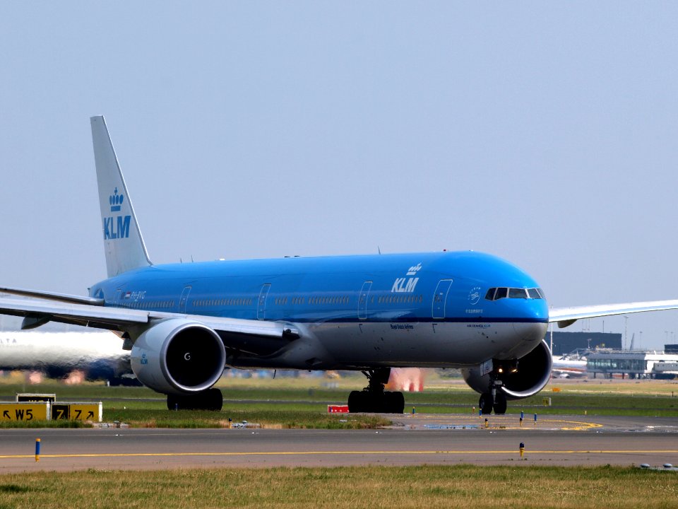 PH-BVG KLM Royal Dutch Airlines Boeing 777-306(ER) - cn 38867 pic1