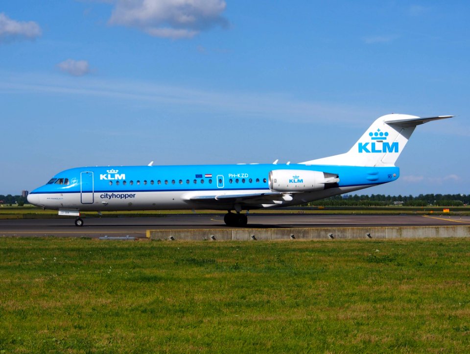 PH-KZD KLM Cityhopper Fokker F70 - cn 11582 taxiing 19july2013 pic2