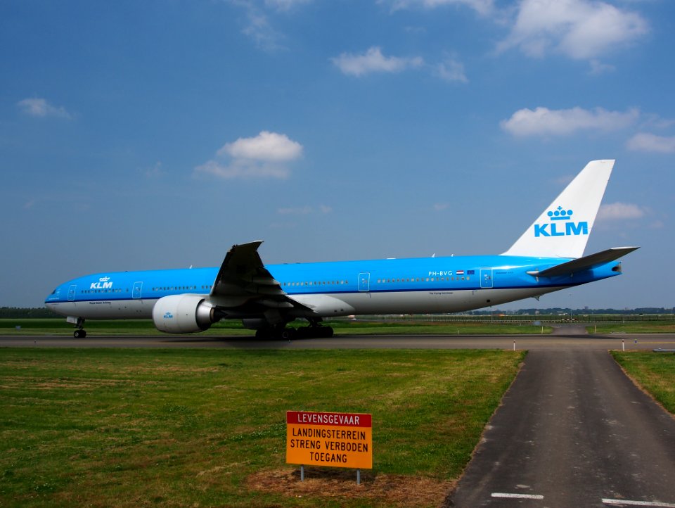 PH-BVG KLM Royal Dutch Airlines Boeing 777-306(ER) - cn 38867 pic8