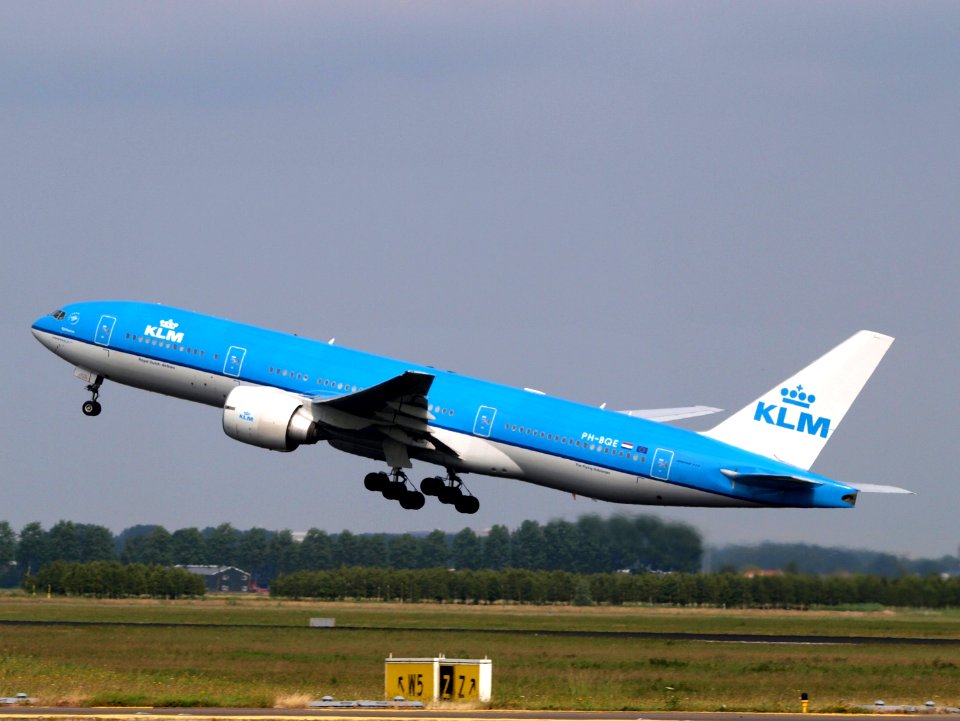 PH-BQE KLM Royal Dutch Airlines Boeing 777-206(ER) - cn 28691 take-off 14july2013 pic1