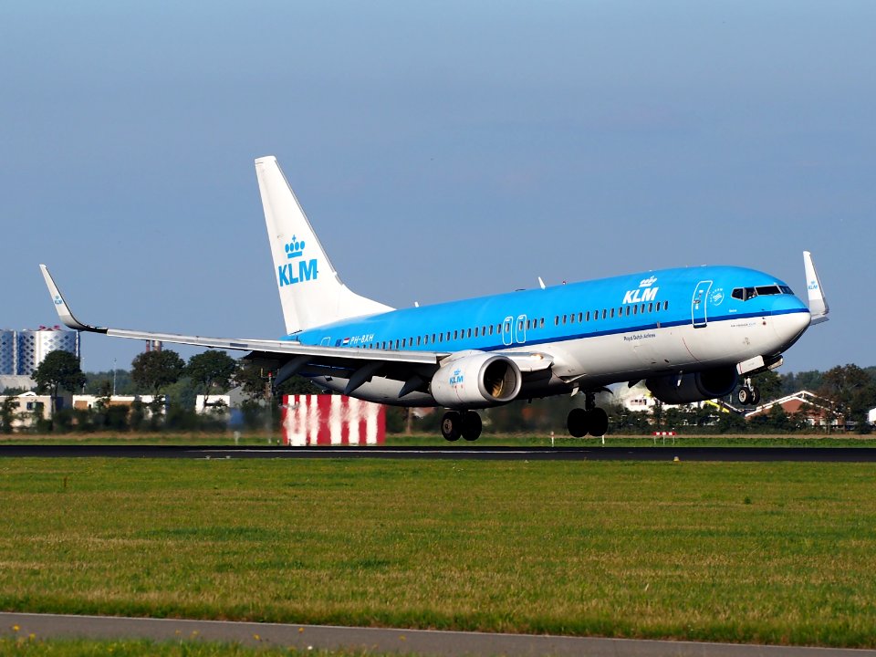 PH-BXH KLM Royal Dutch Airlines Boeing 737-8K2(WL) - cn 29597 landing at Schiphol pic3