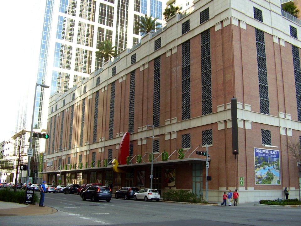 PhoeniciaFoodsDowntown