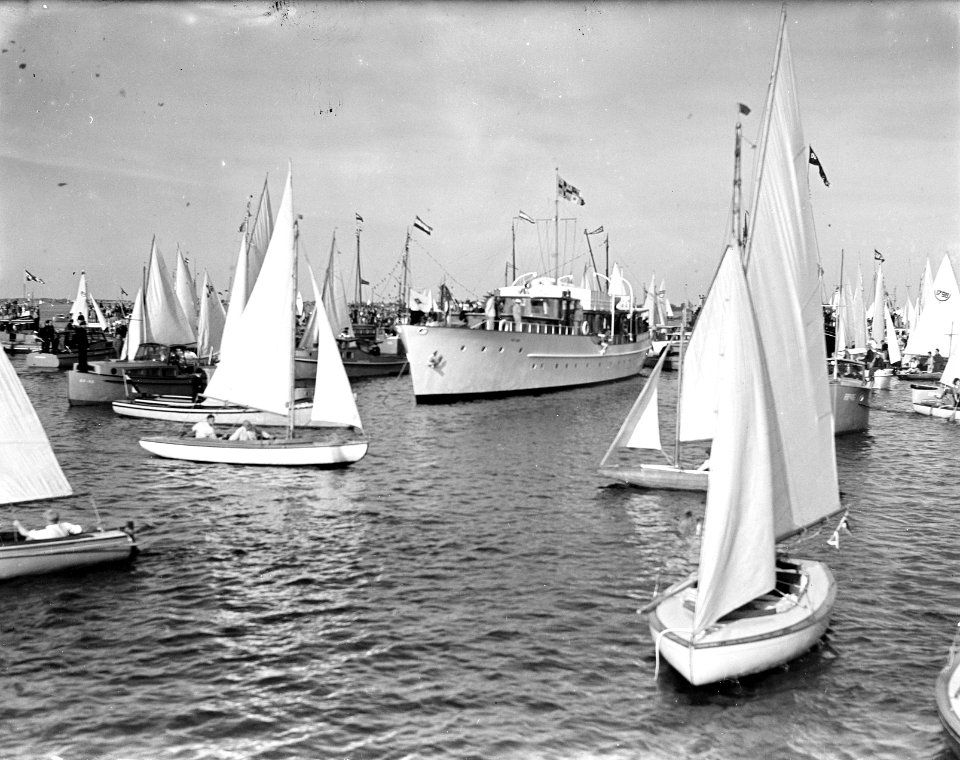 Prinselijke Familie bij de Sneekweek, Bestanddeelnr 902-9196