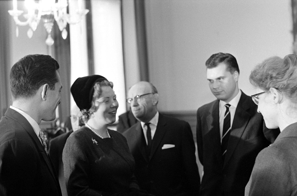 Prinses Beatrix beschermvrouwe inventaris Asylfonds bij Rijks C Utrecht spreekt, Bestanddeelnr 913-2021